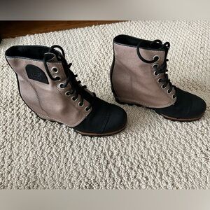 SOREL Women’s PDX Wedge Waterproof Booties - size 7
